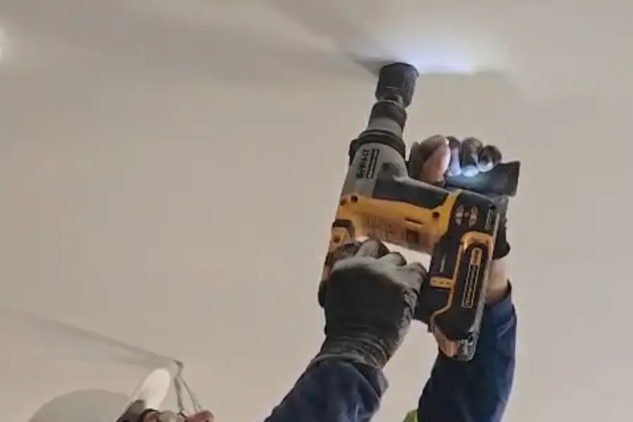 Furação de forro para instalação de sensor