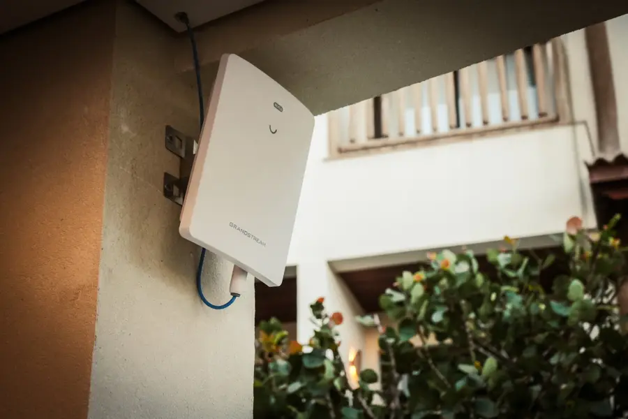 Ponto de acesso Wi-Fi externo instalado em hotel